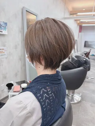 ショート カラー 藤田 麗安のヘアスタイル