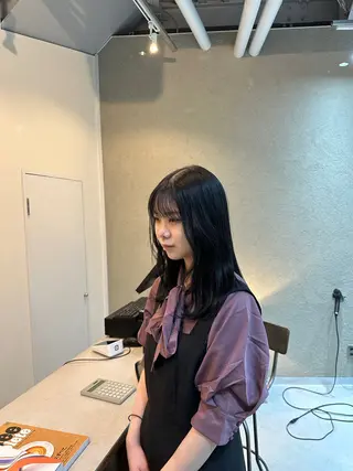 セミロング カラー Shiro RENのヘアスタイル