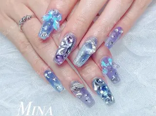 ネイル 🦋 Queenieのネイルデザイン
