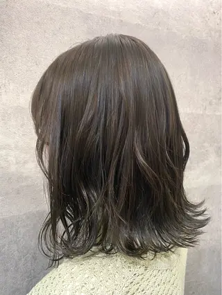 ミディアム カラー 𝑺𝒂𝒌𝒊 🩶マンツーマン施術のヘアスタイル