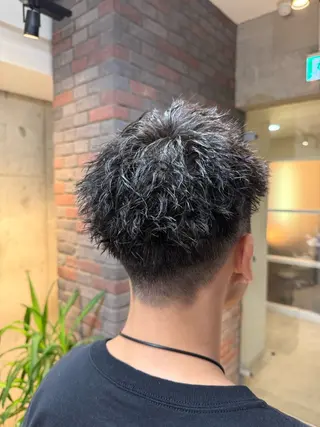 ショート メンズ グレージュカラー 吉川慶斗のヘアスタイル
