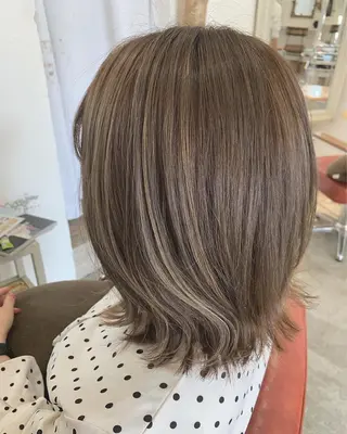 ミディアム カラー fio マナミのヘアスタイル