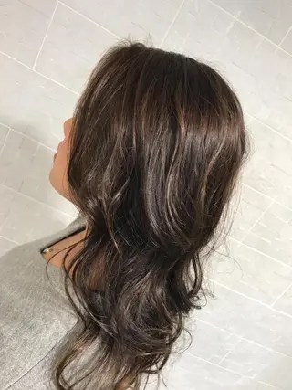 セミロング カラー shi hoのヘアスタイル