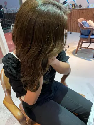 ロング カラー パーマ ヘアアレンジ メンズ マツエク・マツパ アイブロウ Lisa 海外風スパイラルのヘアスタイル