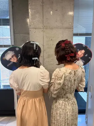 ミディアム ヘアアレンジ yuzuna ハイトーン 天神のヘアスタイル