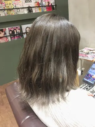 ミディアム カラー ヘアアレンジ 栗林 実莉のネイルデザイン