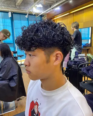 ミディアム パーマ メンズ メンズ特化 岸本 阪急六甲サロンドロイのヘアスタイル