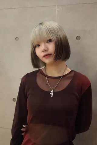 ミディアム カラー レイヤー/ブリーチ iwamiya岩見谷のヘアスタイル