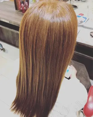 カラー コミヤ チナミのヘアスタイル