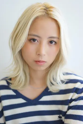 カラー & kuのヘアスタイル
