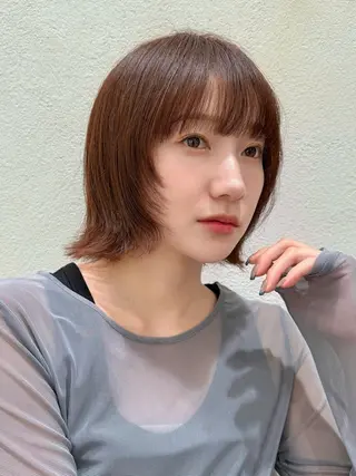 ミディアム 米澤 由衣のヘアスタイル
