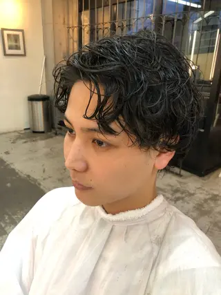 パーマ メンズ ハイライト白髪ぼかし メンズパーマ渋谷のヘアスタイル