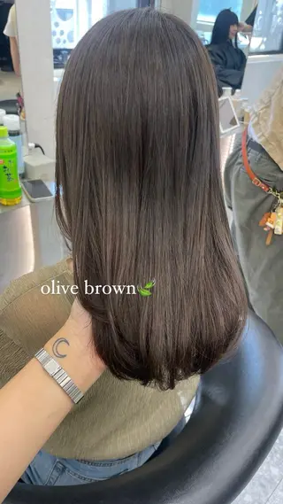 ミディアム 透明感オリーブ🫒/ ブリーチなしWカラーのヘアスタイル