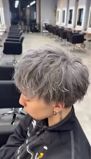 カラー 秋山 和也のヘアスタイル