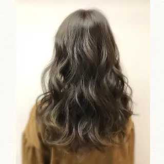 ロング カラー 岩崎 よしの /BRAT/築地口のヘアスタイル