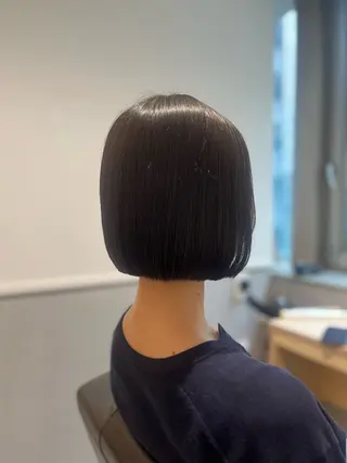 ミディアム 切りっぱなしボブ/ 艶カラー/綾莉のヘアスタイル