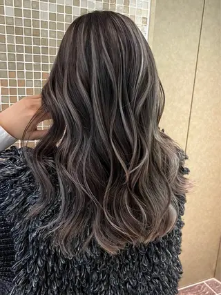 セミロング カラー レイヤーカット 早崎太生のヘアスタイル