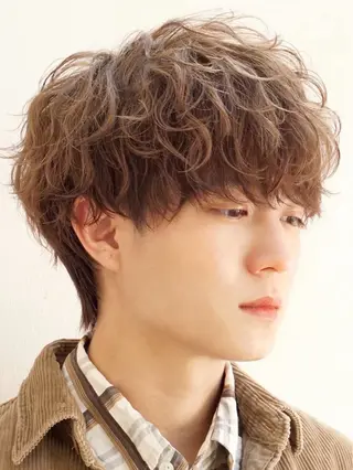 ショート カラー パーマ メンズ 渡部 武瑠のヘアスタイル