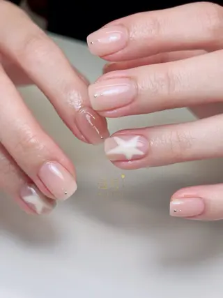 ネイル 透灯 TOUTOU 🪄のネイルデザイン