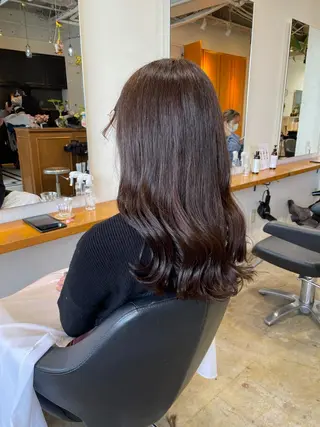 セミロング カラー MIOベージュカラー 柔らかいカラーのヘアスタイル