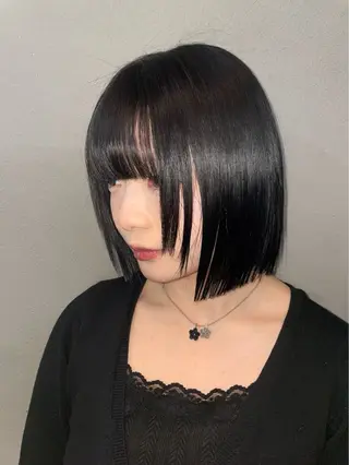 ショート カラー 淀 小南津のヘアスタイル
