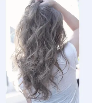 セミロング カラー パーマ 大阪レミーエクステ チビ編み込みのヘアスタイル