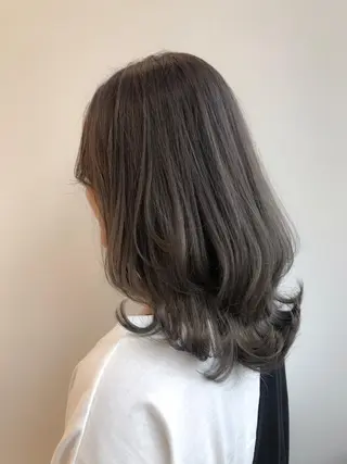 セミロング カラー 【透明感、艶髪】西村 有司のヘアスタイル