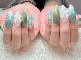 カラー マジック ミラーのネイルデザイン