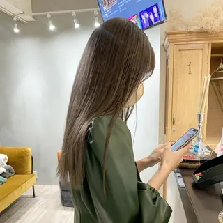 セミロング カラー 本間 結衣のヘアスタイル