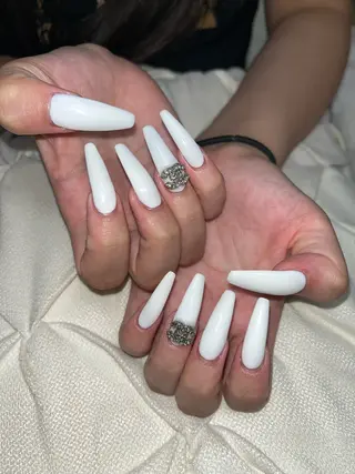 ネイル nail.salon .Reversalのネイルデザイン