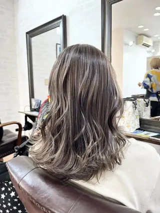 ミディアム 大澤 唯のヘアスタイル
