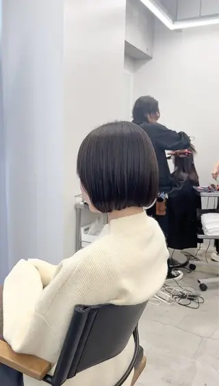 ショート バタフライレイヤー/ ニシトモユキのヘアスタイル