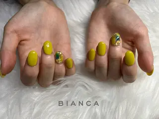 ネイル Bianca Takeshitaの眉毛・アイブロウイメージ