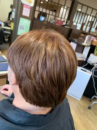ショート カラー 佐藤 瑚碧のヘアスタイル
