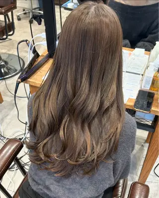 ロング カラー オリーブベージュ/ ブリーチなし透明感のヘアスタイル