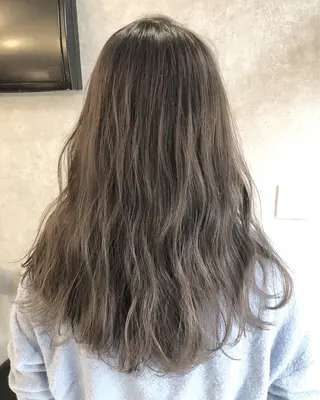 セミロング カラー 顔周りレイヤーカット ブリーチminamiのヘアスタイル