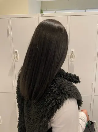 ロング タニ アカリのヘアスタイル