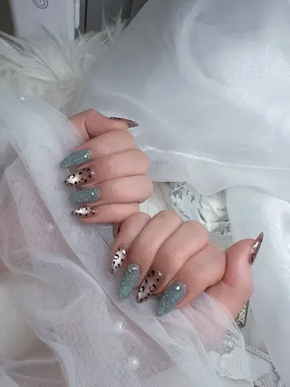 ネイル MADIA YUKIHOのネイルデザイン