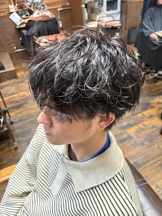 パーマ メンズ メンズ特化シャドウパ ーマラウンドマッシュのヘアスタイル