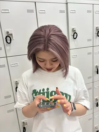 ミディアム カラー 抜け感レイヤー︴ ニュアンスカラーのヘアスタイル