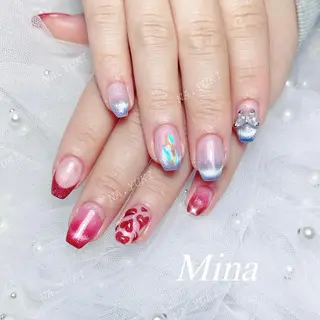 ネイル 🦋 Queenieのネイルデザイン