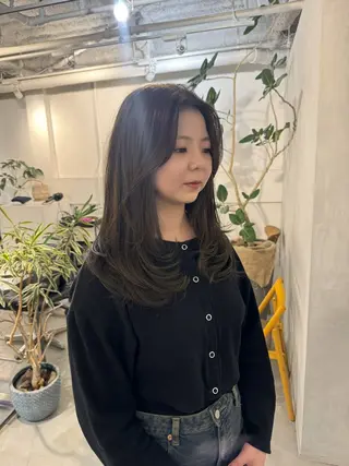 ミディアム 新宿/顔周りカット +レイヤー＝しずく♩のヘアスタイル