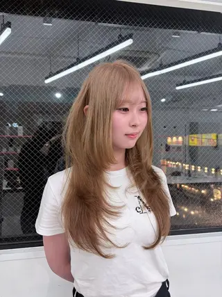 ロング カラー 個性派ウルフ ／ハッシュカットのヘアスタイル