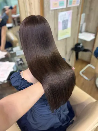 カラー Yua🎀艶カラー/ 美髪ストレートのヘアスタイル