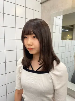 ロング カラー 抜け感レイヤー︴ ニュアンスカラーのヘアスタイル