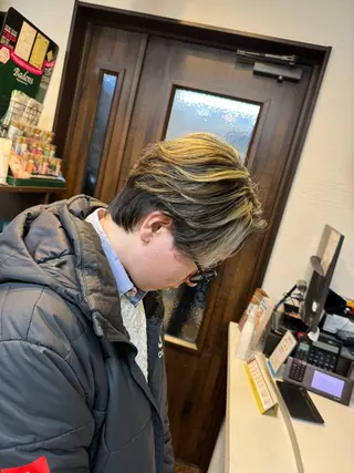 カラー 二本木 秀成のヘアスタイル