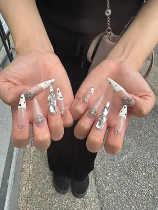 ネイル LAVISH 大和店 emi・:*+のネイルデザイン
