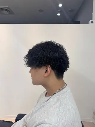メンズ 赤み消し／アッシュ系 ／ダウンパーマ／優斗のヘアスタイル