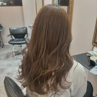 セミロング カラー N° jillva 腰山 菜々美のヘアスタイル