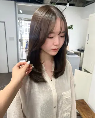 ミディアム hikaru💘髪質 改善 透明感カラーのヘアスタイル